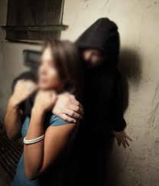 من أجل إبطال مفعول السحر، فقيه يشترط على زبوناته ممارسة الجنس معه