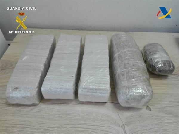 لا هدي بزاف: ضبط 760 "جوان مفتوخ " بحوزة مغربية كانت تستعد لبيعه ليل رمضان