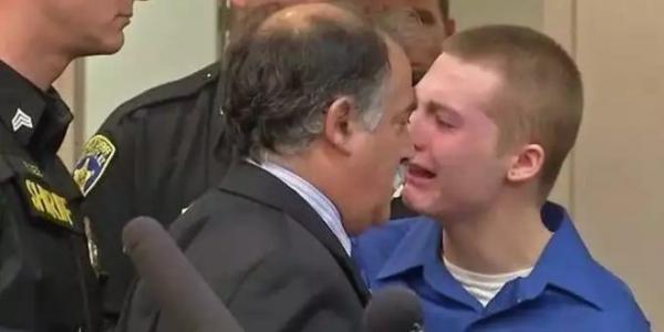 هذه هي ردة فعل شاب  متهم باغتصاب امرأة عندما أعلمه القاضي بأنها مريضة بالسيدا