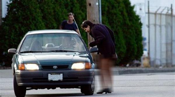 كندا تحارب الدعارة عبر محاسبة "الزبائن" لا "البائعات"