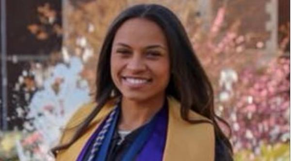 تراسل هاتف والدها لسنوات.. فتكتشف أنه توفي منذ سنوات و ان المراسل شخص اخر