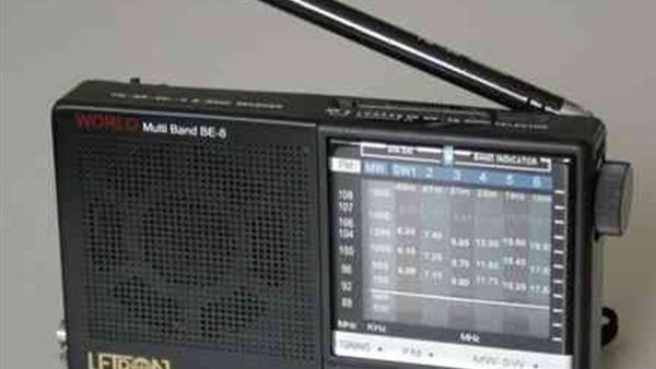 حكم صلاة الجمعة وسماع الخطبة خلف الراديو