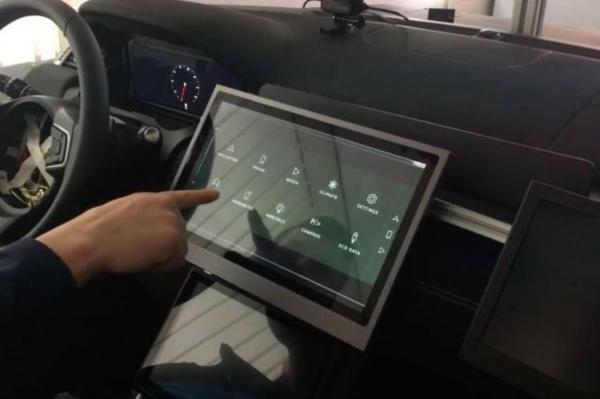 “دراسة” الشاشات اللمسية في السيارات أكثر اتساخاً من المرحاض!