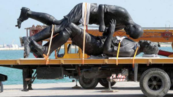 بعد أقل من شهر على نصبه .. إزالة تمثال نطحة زيدان من كورنيش الدوحة