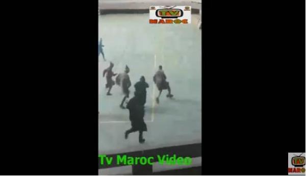 بالفيديو.. مباراة كرة قدم بالجلباب المغربي