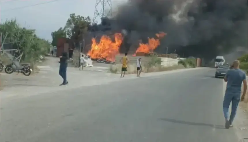 حريق مهول يأتي على مخزن للخشب بضواحي طنجة ويثير رعب الساكنة