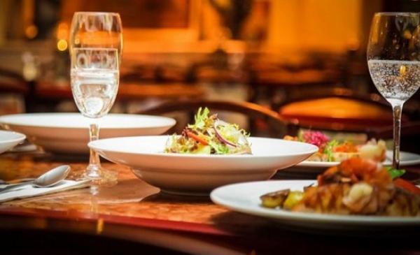 الترخيص بإعادة فتح المطاعم بالدار البيضاء وطنجة وأكادير ومراكش