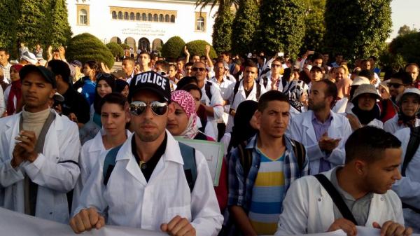 سابقة... أساتذة في مسيرة وطنية سيرا على الأقدام من مراكش صوب البيضاء