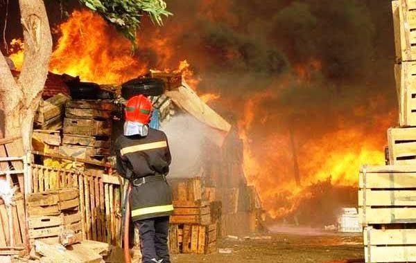 مهتمون : حريق دوار تازروت ضواحي تمارة مدبر .. و الوالي " مهيدية " هو السبب ( الفيديو )