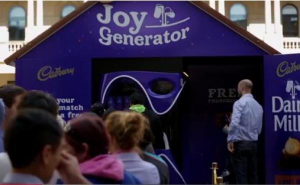 بالفيديو: آلة لصنع الشوكولا بنكهة "فيس بوك"