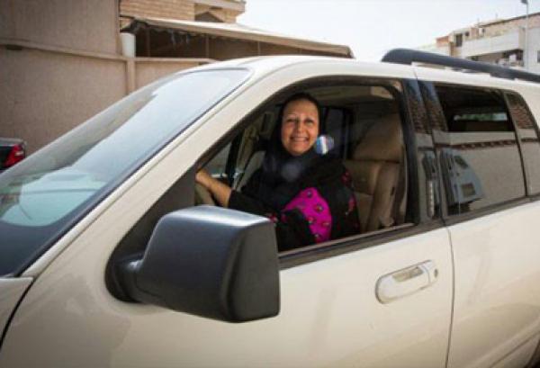 هل تستقبل السعوديات اوباما بسياراتهن؟