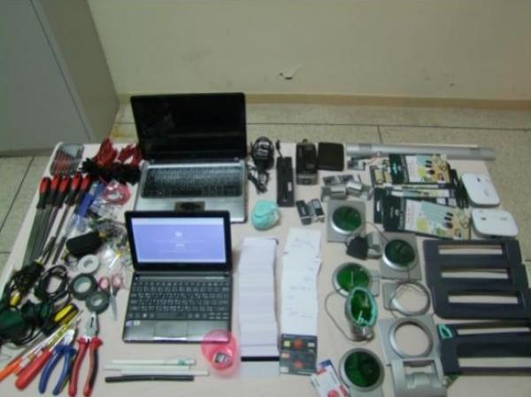 تفكيك شبكة دولية بمراكش متخصصة في قرصنة بطائق الإئتمان والبطاقات البنكية