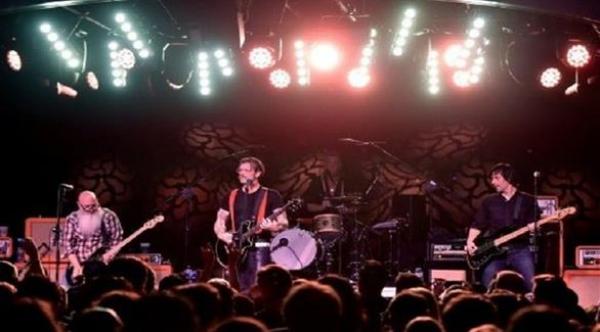 نجاة الفرقة التي كانت تقدم حفلاً من مجزرة المسرح الفرنسي