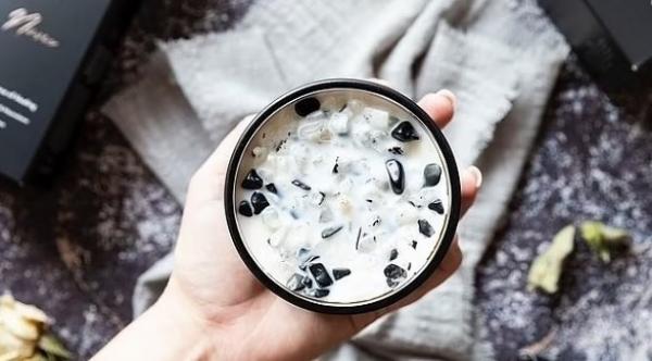 تكسب آلاف الدولارات في اليوم بإنتاج شموع كريستالية يديوية الصنع