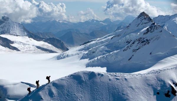 كارثة المناخ تهدد أشهر جبال العالم.،ودول أوروبية تواجه خطرا كبيرا