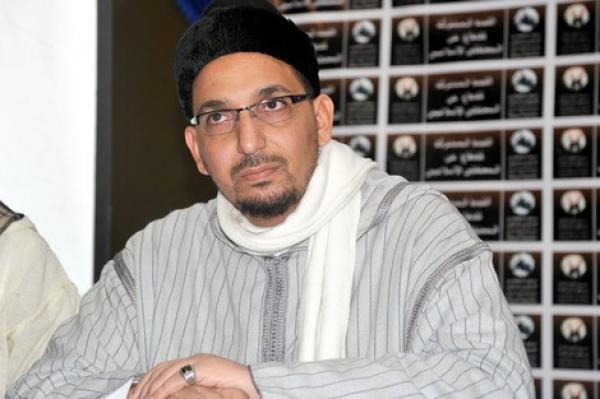 أبو حفص يرد على " داعشية " أنكرت عليه الترحم على الفنان " تيكوتا "