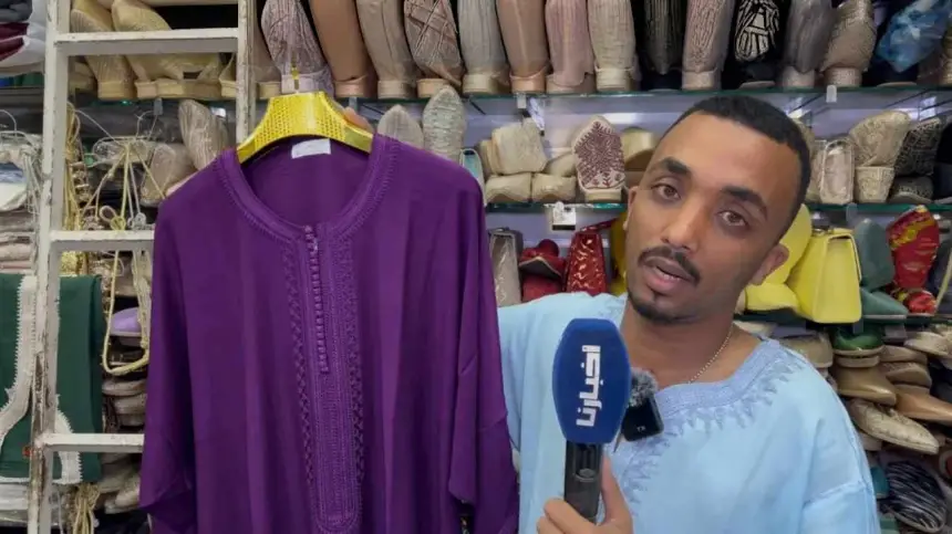 في ليلة العيد.. إقبال كبير على الملابس التقليدية في ظل غلاء الدوارة وارتفاع ثمن الغنمي