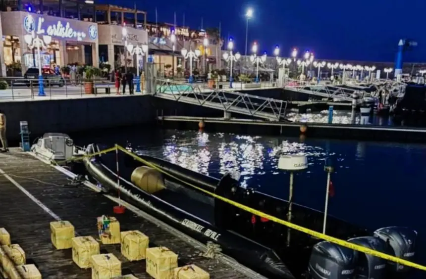 شحنة حشيش طافية تستنفر الدرك البحري قبالة سواحل الحسيمة (صور)