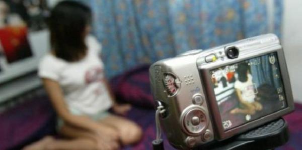 هذه آخر مستجدات الفيديو الفاضح الذي تظهر فيه تلميذة ترقص عارية بتزنيت