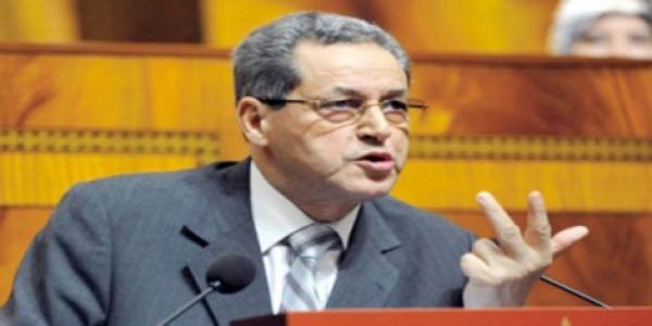 مهنيو قطاع سيارة الأجرة غاضبون من وزير الداخلية