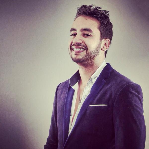 بالصور : فنان مغربي يتزوج من أم لثلاثة أطفال تكبره بـ 11 سنة