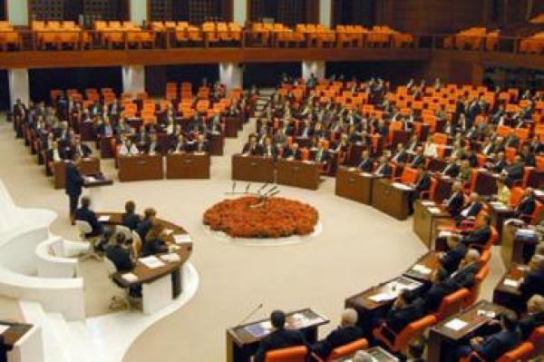 البرلمان التركي يدعم زواج 200 مغربي ومغربية