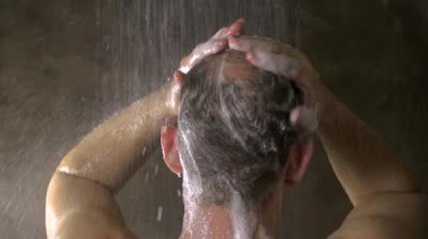 إحذر من إطالة مدة الاستحمام ، فقد تشكل خطورة لك !