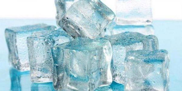 علاج الصداع باستخدام مكعبات الثلج