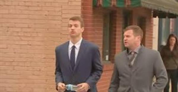 الملل يدفع رجل إطفاء لحرق المنازل ليمارس عمله (فيديو)