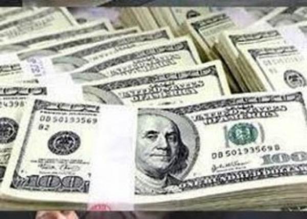 الجمارك تحبط بمطار محمد الخامس الدولي للدار البيضاء محاولة لتهريب 160 ألف دولار