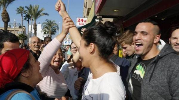 مغربية وسنغالي يفوزان بأكبر مسابقة "يانصيب" بإسبانيا و هذه قيمة الجائزة