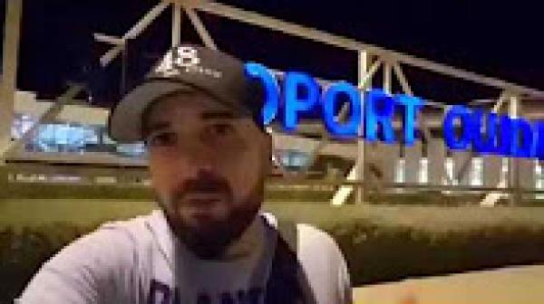 فضيحة بمطار وجدة يصورها ويفضحها الفنان الدوزي مباشرة