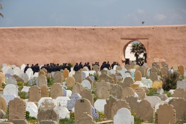 فضيحة ... طلاسم و جداول و حروز داخل مقبرة آيت ملول