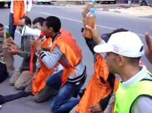 معطل يحاول حرق نفسه باشتوكة آيت باها