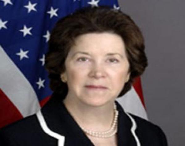 السفيرة الامريكية بالقاهرة تتحدث مع محمد البرادعي