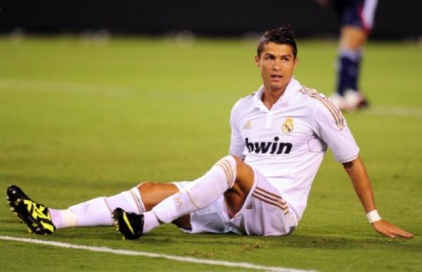 بالفيديو: رونالدو يفلت من رقابة مدافع بحركة \'مصارع\' 