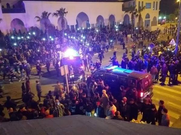 الفنيدق: خروج العشرات من الأشخاص في مظاهرات احتجاجا على  الأوضاع المعيشية