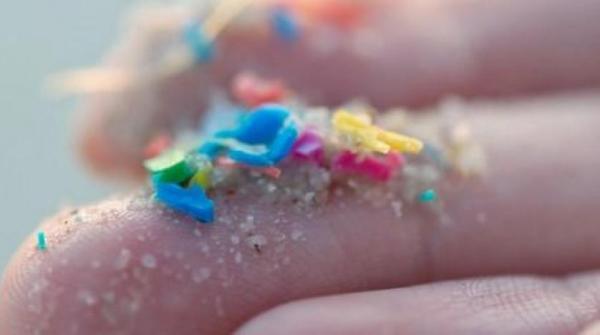 ابتكار مادة بلاستيكية جديدة قابلة للتدوير ليست من النفط