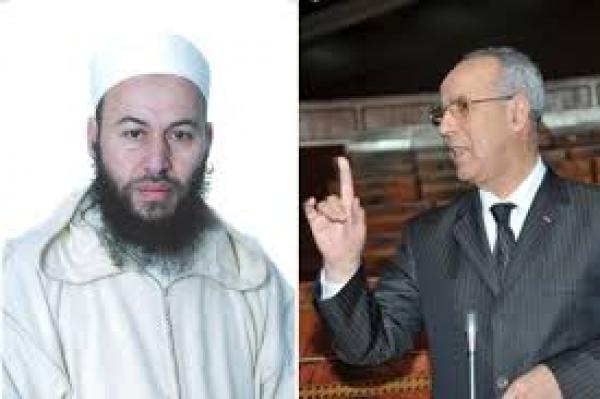 فاس :عشرات المصلين يتظاهرون تضامنا مع الإمام الموقوف