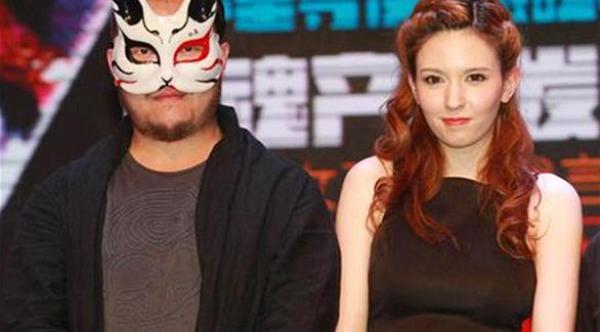  صورة تجمع بين الملياردير الصيني والنجمة اليابانية الروسية 