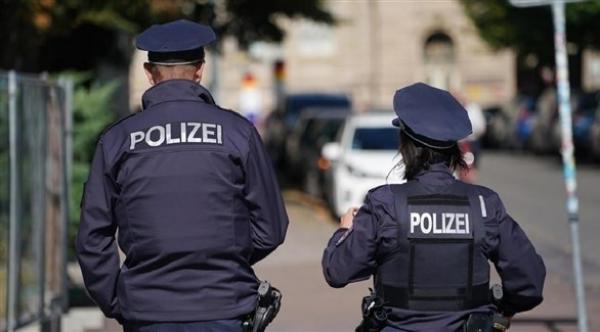 تاجر مخدرات بألمانيا يقع في شر أعماله ويعرض كوكايين على شرطي بالخطأ