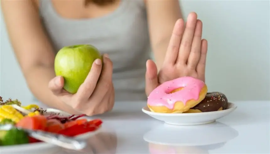 بعد الإفراط في الحلويات... هكذا تتخلّص من إدمان السكر دون معاناة