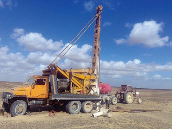 سوريون يحفرون آبارا سرية بالمغرب لتهريب الملايين نحو تركيا