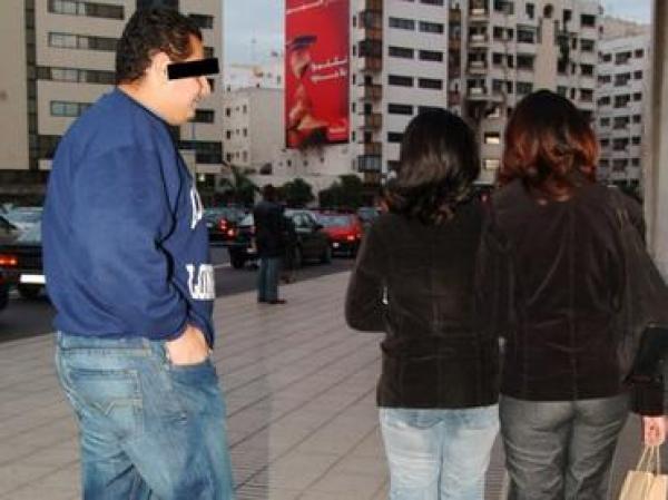 "علقة ساخنة" لرجل كان بصدد معاكسة احدى النساء بتطوان