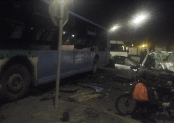 بالصور...حادثة سير مميتة بين حافلة للنقل الحضري وسيارة خفيفة بالدار البيضاء وهذه هي الحصيلة