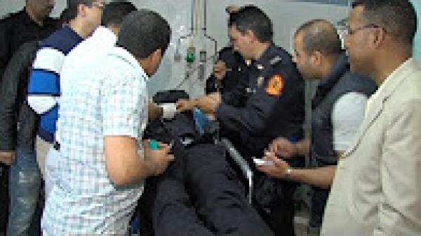 إصابة عناصر أمنية في مواجهات مع متظاهرين بالحسيمة ، إصابة ثلاثة منهم خطيرة