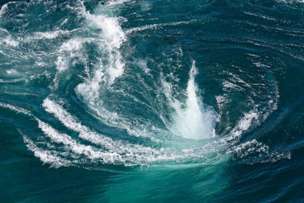 دراسة علمية مغربية تبرز وجود "دوامة محيطية" ببحر البوران في عرض الحسيمة