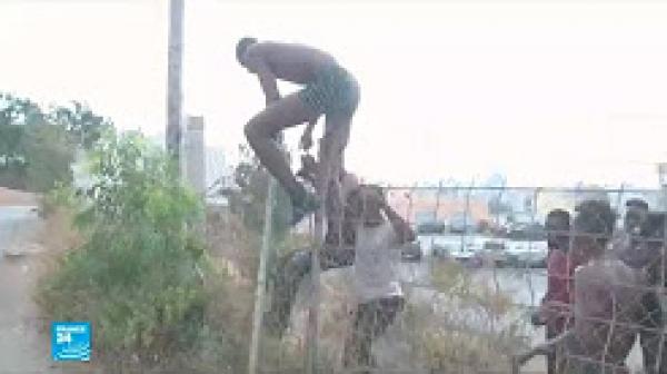 أكثر من 100 مهاجر أفريقي يقتحمون سبتة المحتلة