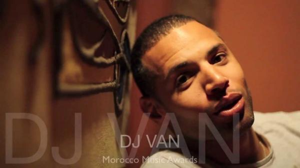 المغربي "ديدجي فان'' ينتزع لقب "أفضل فنان" من عمرو دياب