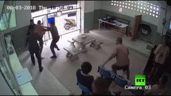 ثلاثة حراس يفشلون في منع سجين من الهروب